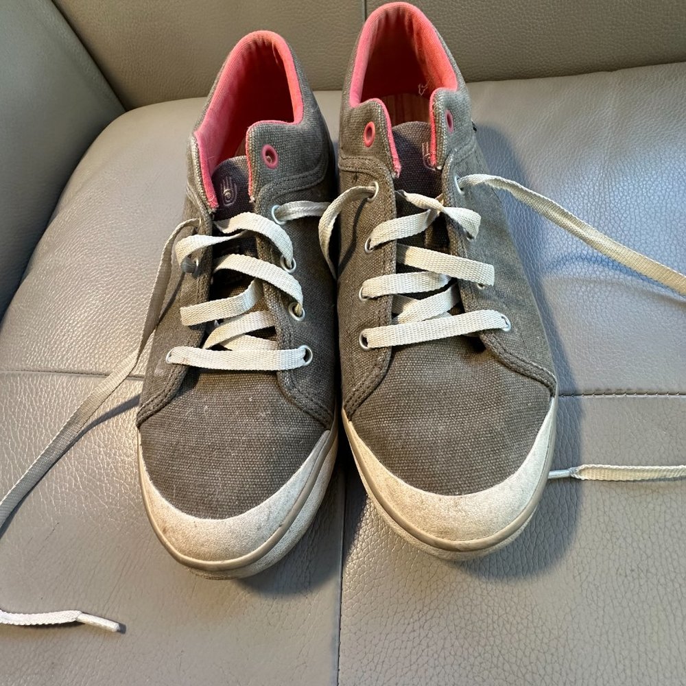TEVA SNEAKERS -- KHAKI - SIZE 10